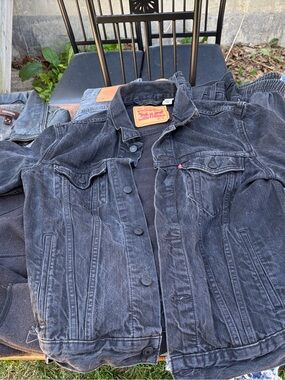 Levi's Women's Charcoal Black Denim Trucker Jacket